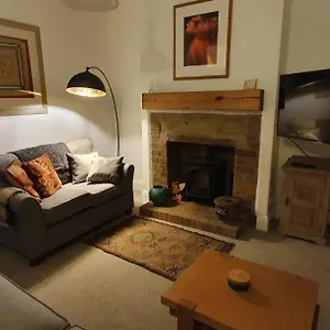  Holiday home Charming 2-Bed Kaitness Cottage In Skipton